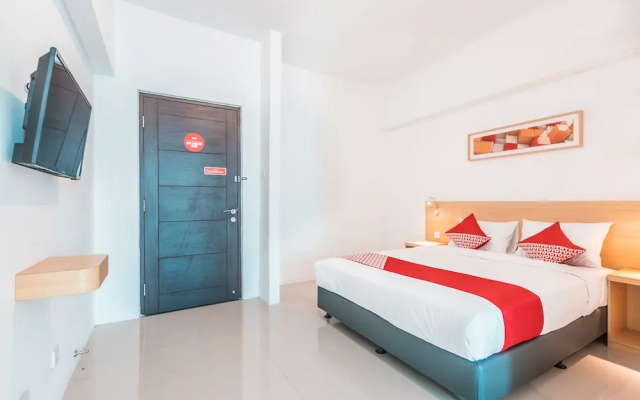OYO Flagship 1170 The Habitat Karawaci