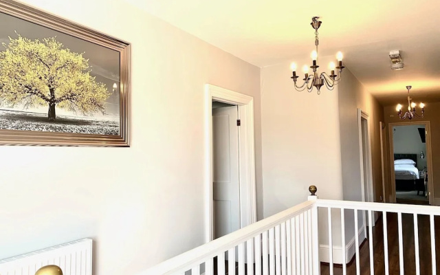 The Estate - 11 Bed - Sleeps 22 - Private Garden