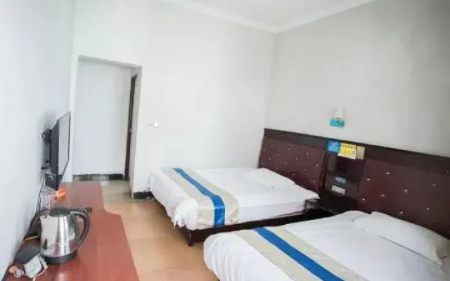 Tongxiang Xinfeng Hotel (Tongxiang Railway Station Runda International Branch)