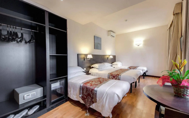 Regal Park Hotel