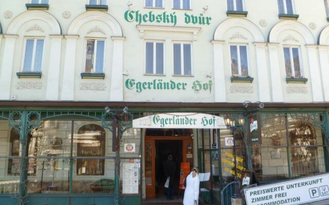Отель Chebsky dvur - Egerlander Hof Чехия, Карловы Вары - отзывы, цены и фото номеров - забронировать отель Chebsky dvur - Egerlander Hof онлайн вид на фасад