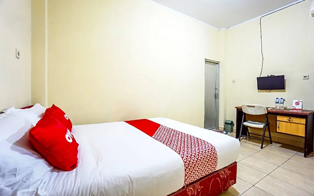 OYO 1720 A2b Residence