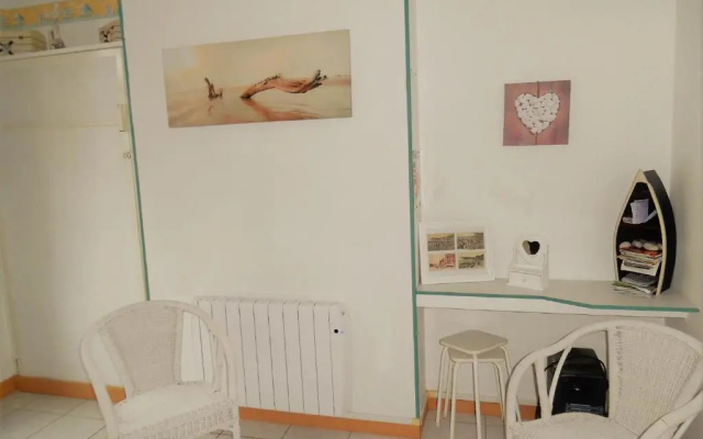 Appartement avec cour à 50m de la plage