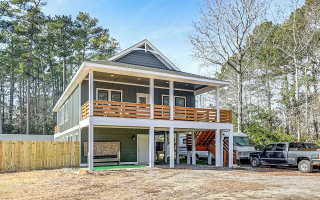 Outer Banks Couples Escape Near Beach & Gardens!