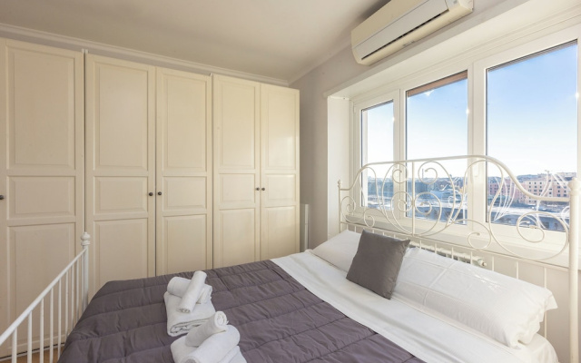 Rental in Rome Pyramid View Apartment