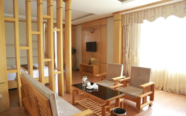 Central Phu Hung Hotel
