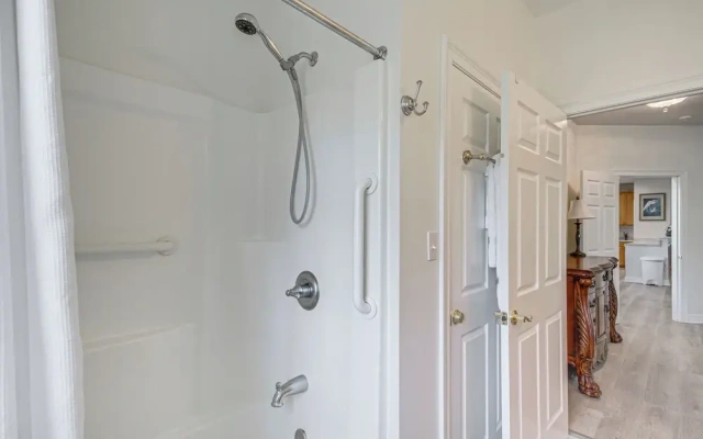 Waveland Vacation Rental - Walk to the Beach!