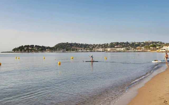 Apartment in Cavalaire-sur-mer Near Beach