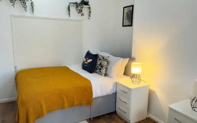 Apartment Sleeps 6 With Ensuite