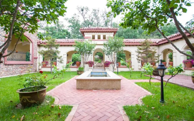 Yaduo Peacock Courtyard Service Apartment