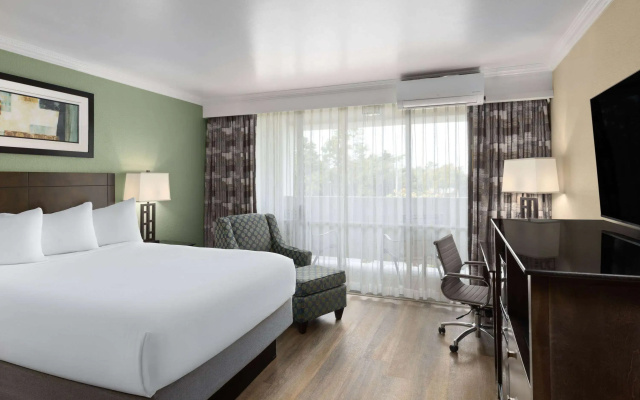 Travelodge by Wyndham Monterey Bay