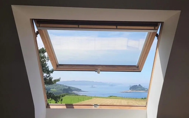 Villa in Plougasnou With Stunning Sea Views