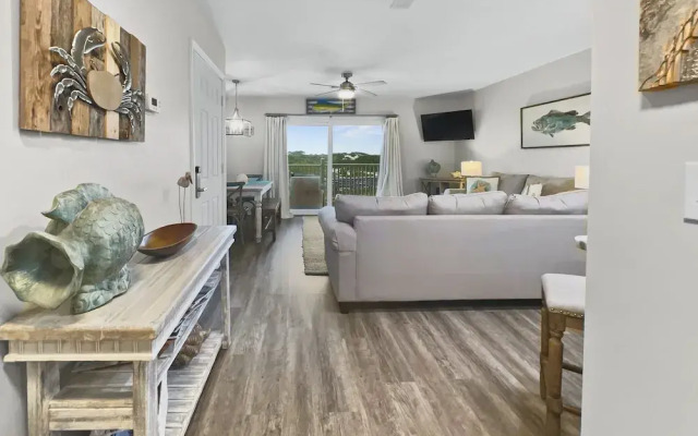 Happy Oasis 2 Bedroom Condo by RedAwning