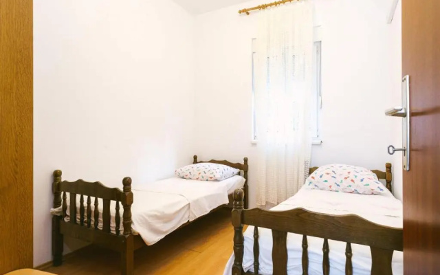 Apartments Ivica - 150m from sea