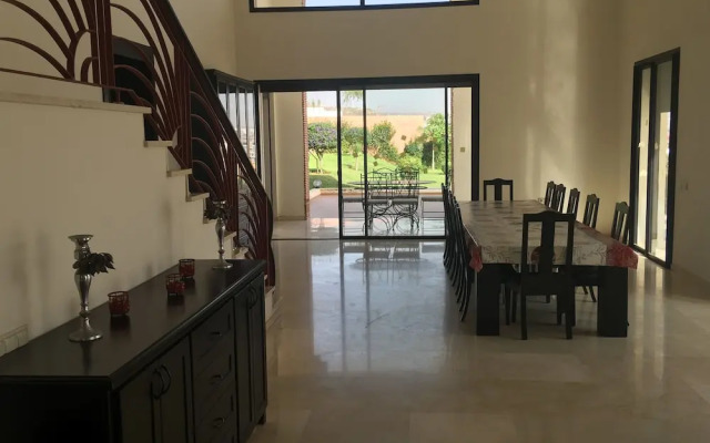 Spacious Comfortable Villa Ref T72024