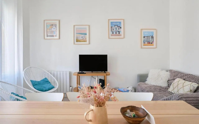 Superbe Appartement, Balcon Vue Mer, 3 Chambres!