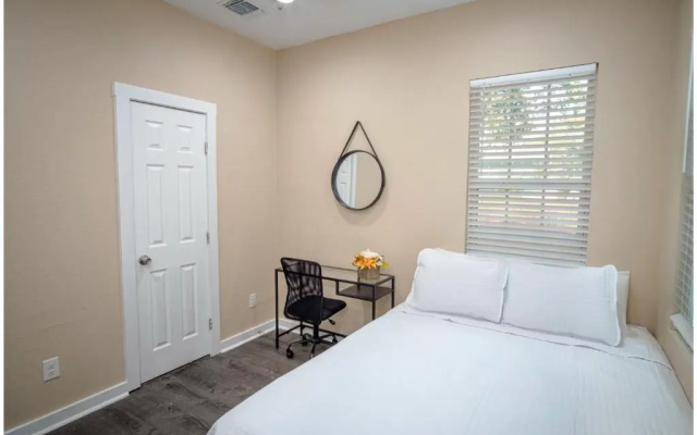 3BR2BA Remodeled House Near Downtown