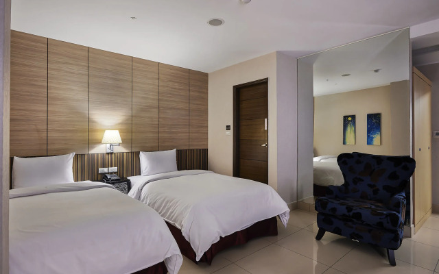 Delton Hotel Love River