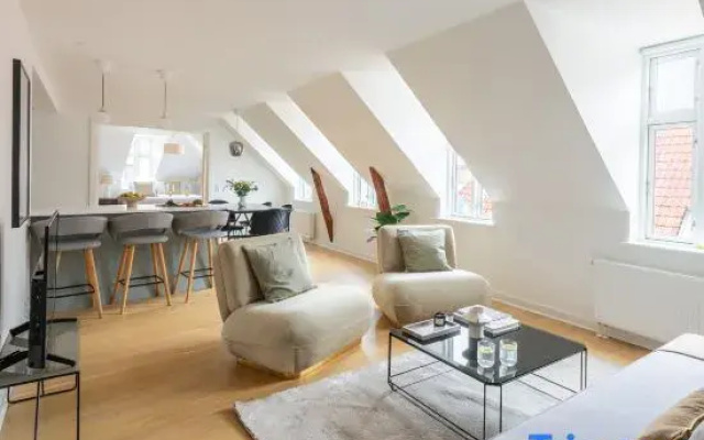Leaves 6 - 2 Bdr Apt with Shared Roof Terrace