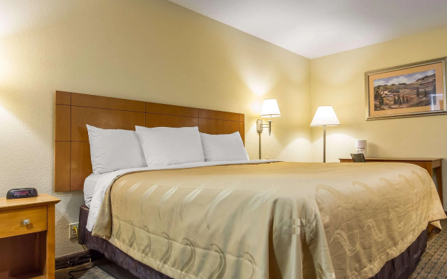 Econo Lodge Inn & Suites Santa Rosa South