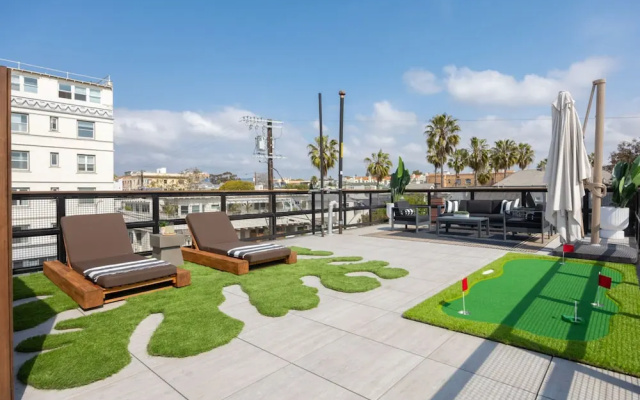 The Santa Monica Sunset - Beachfront Luxury