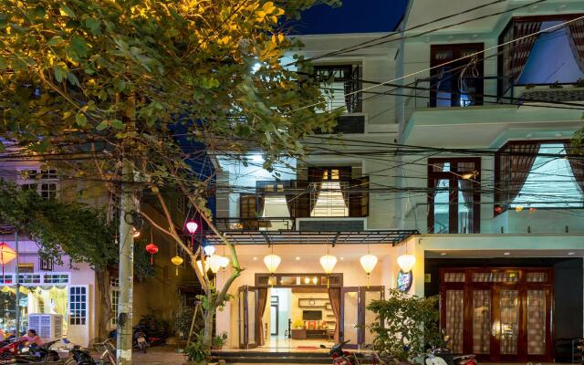 Отель Hoa Thu Homestay Хойан вид на фасад