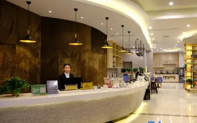 Ibis Styles Hotel (Yangchenghu Zhonglu Metro Station)