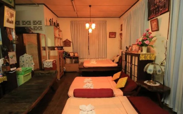 Norachan Guesthouse - female only