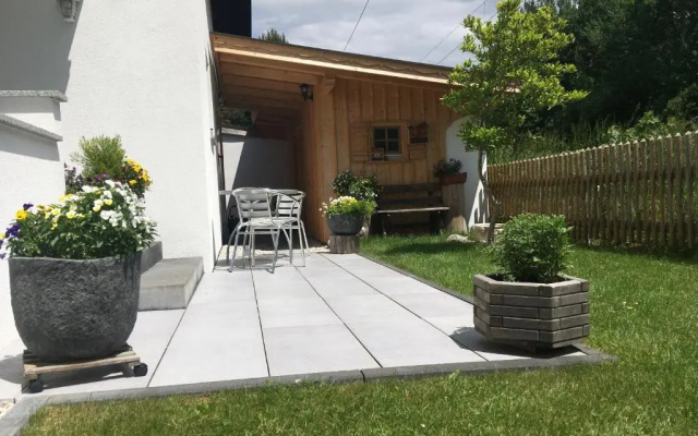 Exklusiv - neu renoviertes Apartment mit Terrasse