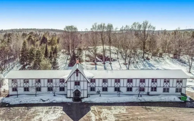 Snow Chasers Lodge