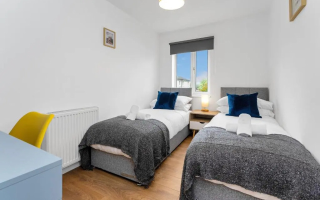 Cheerful Stays - Livingston - 4 Bedroom 3 Bath Home