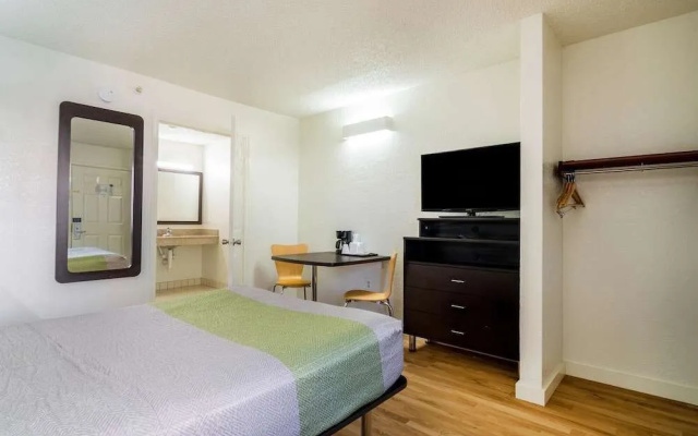 Plano Inn & Suites