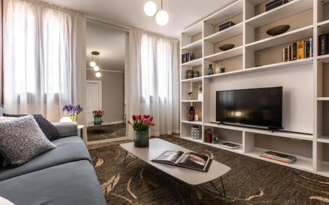 Charming Apartment on the Grand Canal R&R