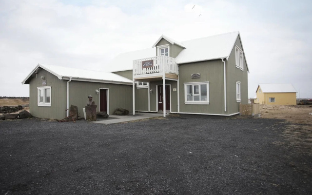Steinar Guesthouse