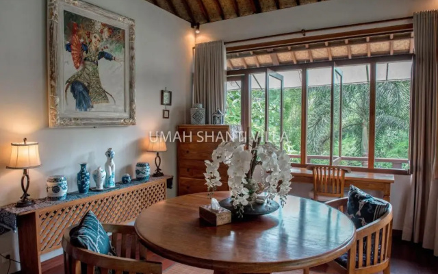 Villa Umah Shanti