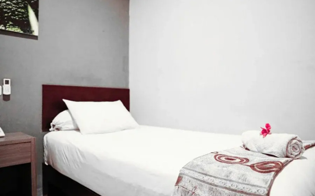 Audah Syariah Residence Mitra RedDoorz