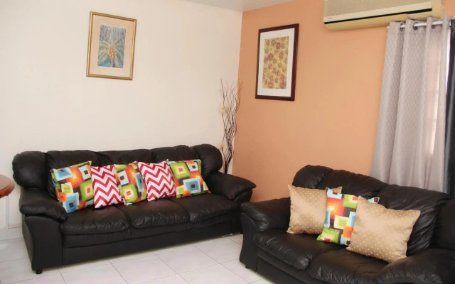 Central Oaklands Kingston Apt