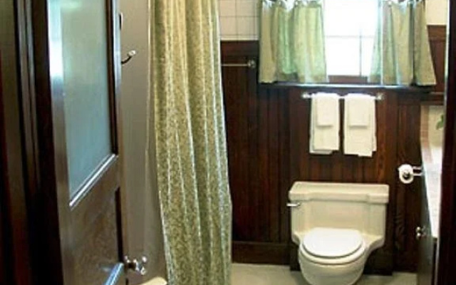 Cooperage Inn