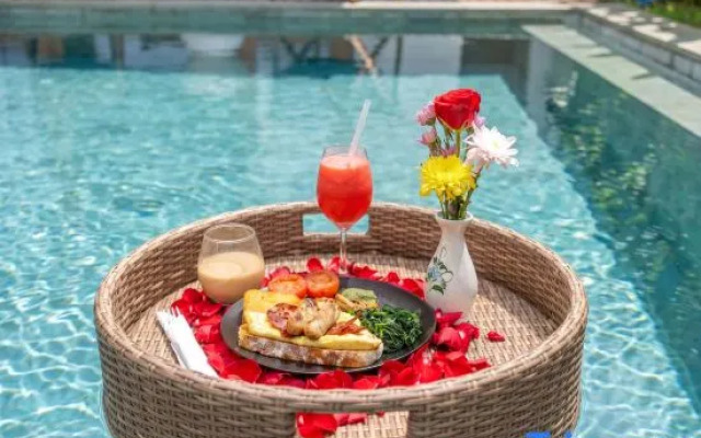 Dasha 2 - Chic 2BR Canggu Hideaway with Spacious Pool & Patio