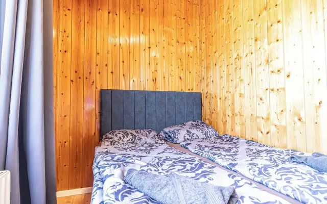 Stylish 3BR Apt Outdoor Space Sleeps 8