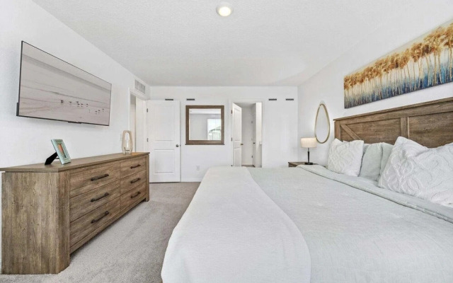 Lovely Townhome Sleeps 8