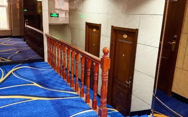 Senjing Holiday Hotel (Yichun Night Market)