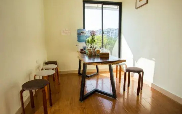 Aisi Homestay (Guangxi Normal University Yucai Campus)
