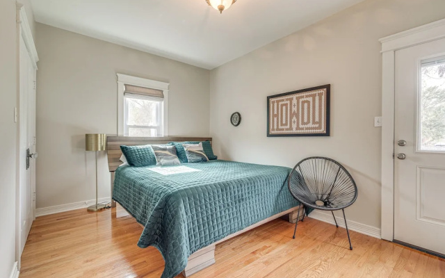 Brenham Rental w/ Deck & Yard < 1 Mi to Downtown!