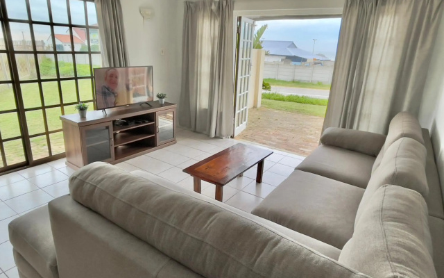 26 Settler Sands Beachfront Accommodation Sea View