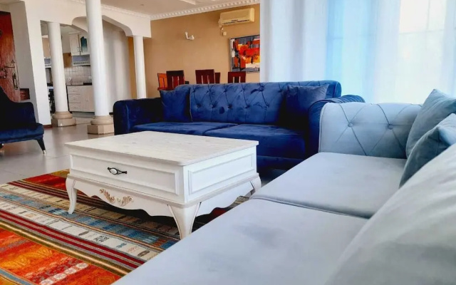 Lux Suites Dofils Almasi Apartments