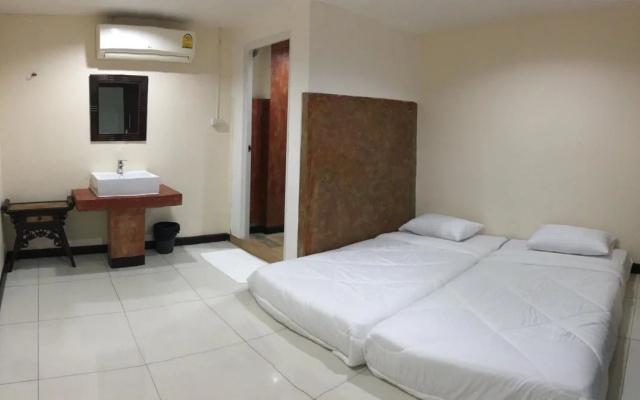 Mag and Ken Hostel