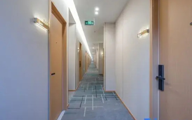 Juguangziye Serviced Apartment (Tiyuguan Subway Station)