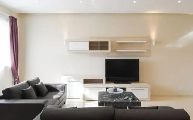 St Julians Designer Maisonette
