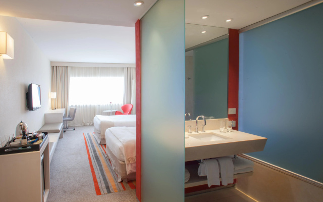 Pullman Rosario City Center Hotel